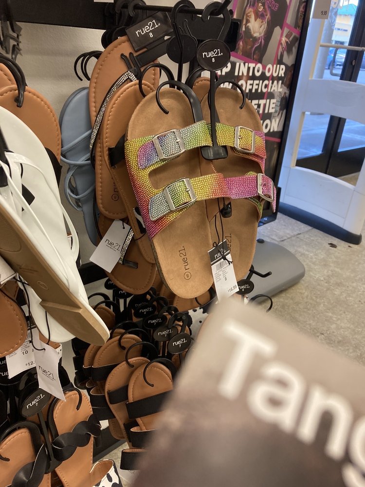 RACK ROOM SHOES Updated September 2024 2200 Tanger Blvd, Gonzales