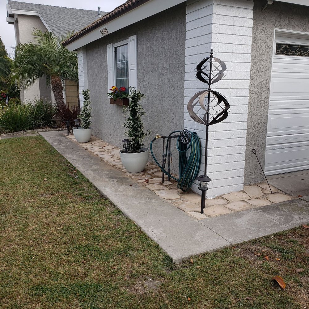 A Reliable Painter - Front yard - Painters Near Me A Reliable Painter - Front yard - Painters Near Me