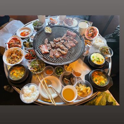 Yuk Jun Gui - Galbi, Fresh live eel, Makchang by null