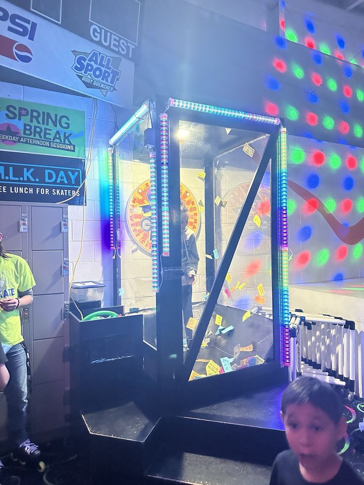 Social spots from Star Skate