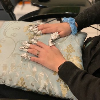 Estelle Nail Spa - Soaking off old dip nail powder - Nail Salons Near Me - Temple, Texas