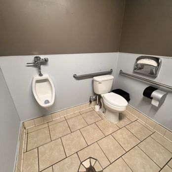 El Mana Breakfast & Lunch - Bathroom - Breakfast & Brunch Near Me - Visalia, California