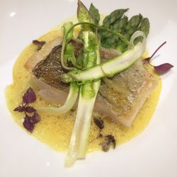 Le 10 - Lieu jaune, asperges, condiment curcuma