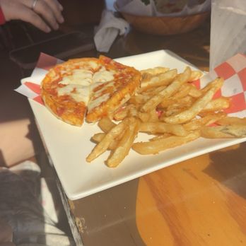 El Refu - My tween said it's the best pizza she's ever had at a restaurant! - Mexican Near Me - Humble, Texas