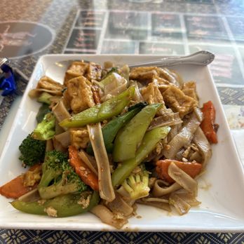 Bai Thong - Drunken noodles - Thai Near Me - Tucson, Arizona