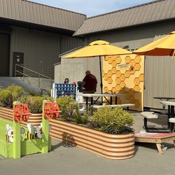 Roberts Ferry Gourmet - Patio area