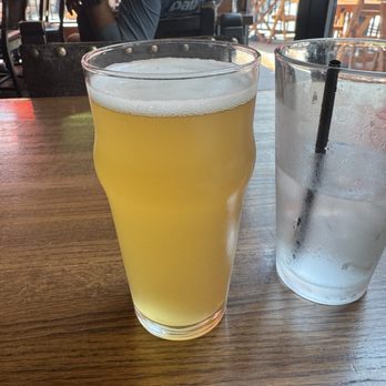 Elephant & Castle - Pubs Near Me - Chicago, Illinois