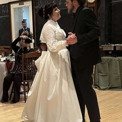 Schraders Tuxedo Rental and Drycleaners - Wedding couple dancing