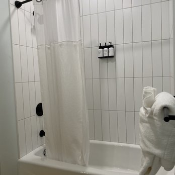 SaltLine Hotel - Shower - Hotels Near Me - Seaside, Oregon SaltLine Hotel - Shower - Hotels Near Me - Seaside, Oregon