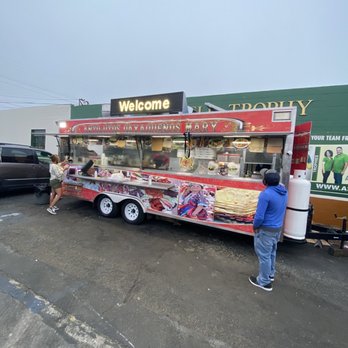 Antojitos Oaxaqueños Mary - a food truck parked in a parking lot - Food Trucks Near Me - Oxnard, California Antojitos Oaxaqueños Mary - a food truck parked in a parking lot - Food Trucks Near Me - Oxnard, California