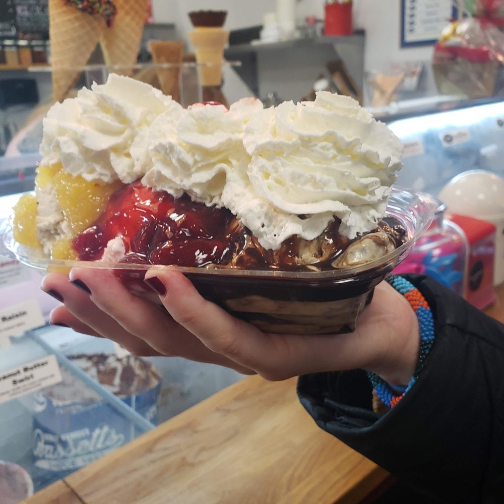 The Sugaree - Custom banana split - Ice Cream & Frozen Yogurt Near Me - Newtown Square, Pennsylvania The Sugaree - Custom banana split - Ice Cream & Frozen Yogurt Near Me - Newtown Square, Pennsylvania
