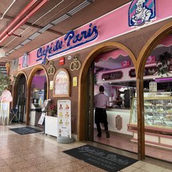 Cafe de Paris - The front of the cafe, photo taken from the outside dining area.