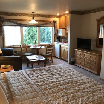 Sand Bay Beach Resort - Room - Hotels Near Me - Sturgeon Bay, Wisconsin