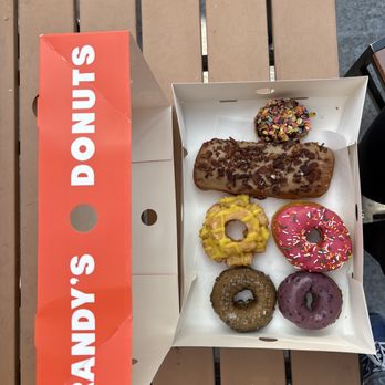 Randy's Donuts - Donuts Near Me - Pasadena, California