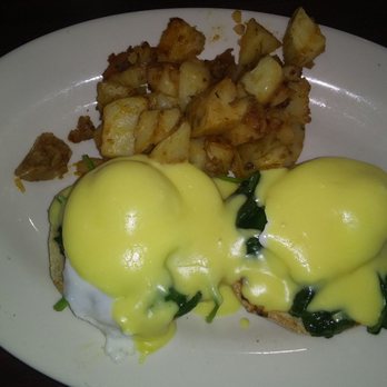 Cranberry Cottage - Eggs Florentine with side of home fries. - American Near Me - Wareham, Massachusetts
