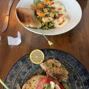 Duza's Kitchen - Caprese salad side of salmon WOW - Breakfast & Brunch Near Me - Payson, Arizona