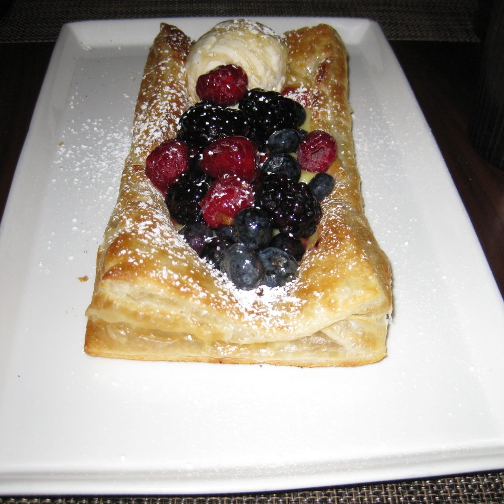 Härth - Summer tart w/berries & vanilla bean ice cream - New American Near Me - McLean, Virginia