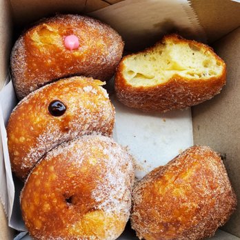 Leonard's Bakery - 2 dobash, 1 guava, 1 cinnamon, and half eaten original that should have been a macadamia nut - Bakeries Near Me - Honolulu, Hawaii Leonard's Bakery - 2 dobash, 1 guava, 1 cinnamon, and half eaten original that should have been a macadamia nut - Bakeries Near Me - Honolulu, Hawaii