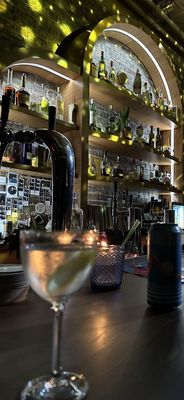 NO HARD FEELINGS BAR by null