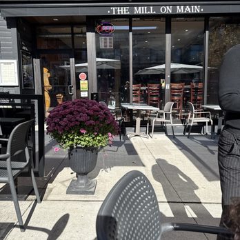 The Mill On Main - Outside seating - American Near Me - Huntsville, Ontario
