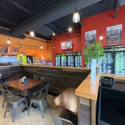 Clean Eatz - Dining area