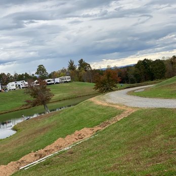 Mayberry Campground - Campers, lake, mountains - RV Parks Near Me - Mount Airy, North Carolina