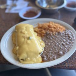 Lupe's Comida con Sabor - SUPREME BURRITO Shredded chicken