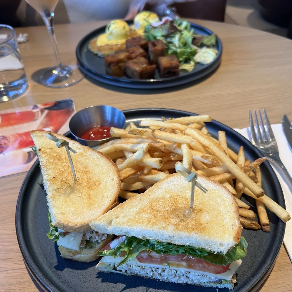 Pulled Chicken Clubhouse (avocado, bacon, lettuce, tomato, garlic, mayonnaise, jalapeño havarti in a grilled sourdough) Pulled Chicken Clubhouse (avocado, bacon, lettuce, tomato, garlic, mayonnaise, jalapeño havarti in a grilled sourdough)