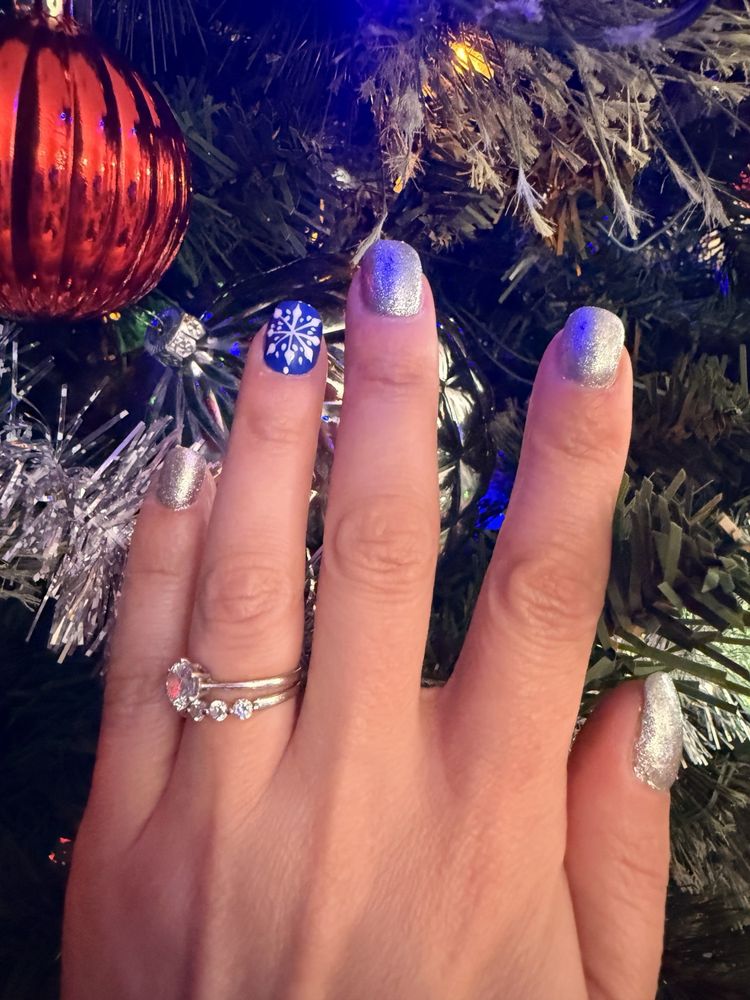 Top Nails Logo