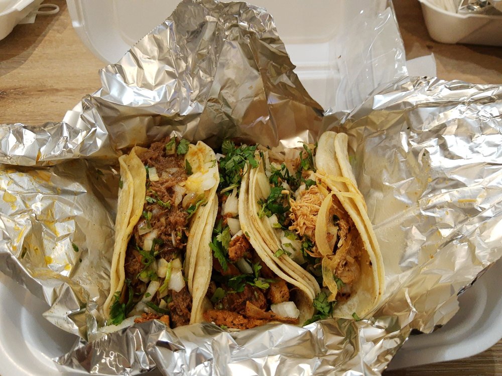 Lily's Tacos Logo