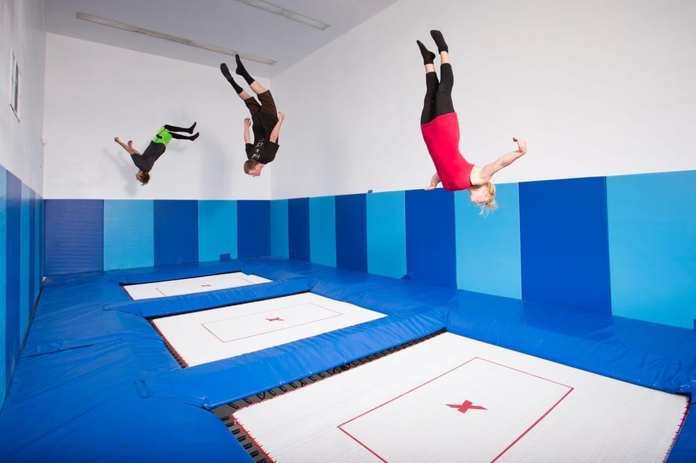 Mammoth Trampoline Club Logo