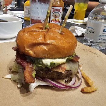 32 Brews Street - Cali Burger - Breweries Near Me - Elk Grove, California