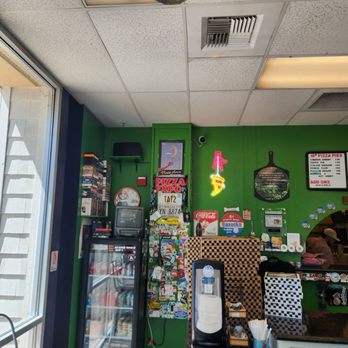 Corner Slice - Interior of their dining area - Pizza Near Me - Livermore, California