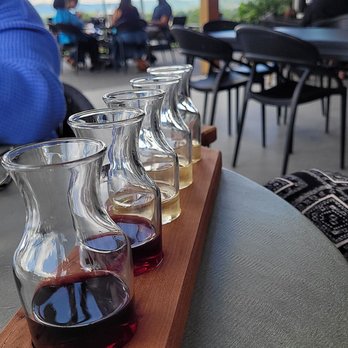 Stone Ashe Vineyard - The 6 wine flight - Wineries Near Me - Hendersonville, North Carolina Stone Ashe Vineyard - The 6 wine flight - Wineries Near Me - Hendersonville, North Carolina