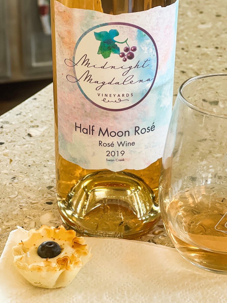 Midnight Magdalena Vineyards Logo