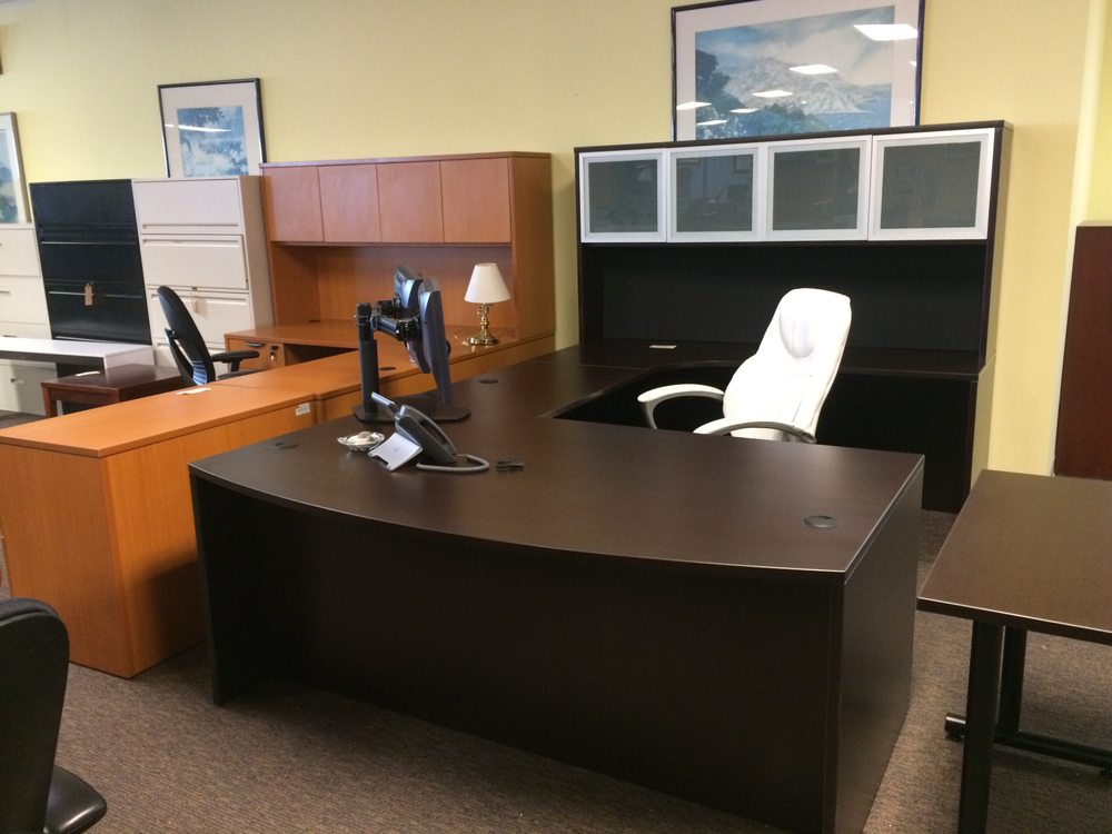 BROOKS BARGAIN Updated August 2024 305 Commercial St, Portland