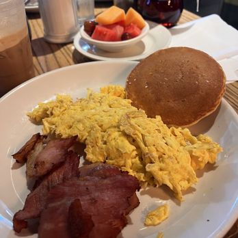 Sergio's Restaurant - &gtDeluxe Revuelto - Breakfast & Brunch Near Me - Miami, Florida