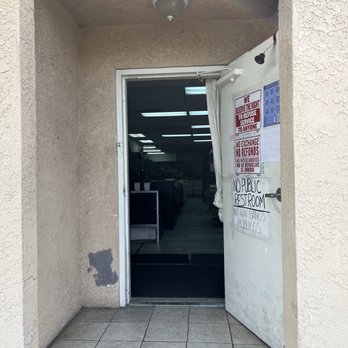 Hanford Trading Post - Front door entrance! - Thrift Stores Near Me - Hanford, California