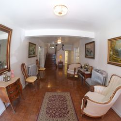 Plymouth Inn B & B - Main Enry. This and ext 2 photo shot with a wide angle lens, therefore the distortion