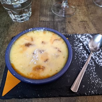 La Credence - Le clafoutis à la rubarbe - French Near Me - Azay le Rideau, 37 La Credence - Le clafoutis à la rubarbe - French Near Me - Azay le Rideau, 37