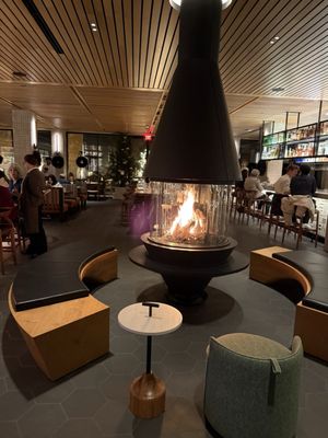 Folia Bar & Kitchen by null