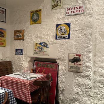 Petit Paris - Interior - French Near Me - Edinburgh, EDH Petit Paris - Interior - French Near Me - Edinburgh, EDH