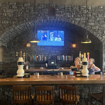 Blarney Stone Pub- Bismarck - Cool bar - Irish Pub Near Me - Bismarck, North Dakota