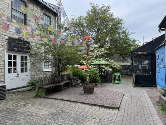 Chez Piggy Restaurant & Bar by null