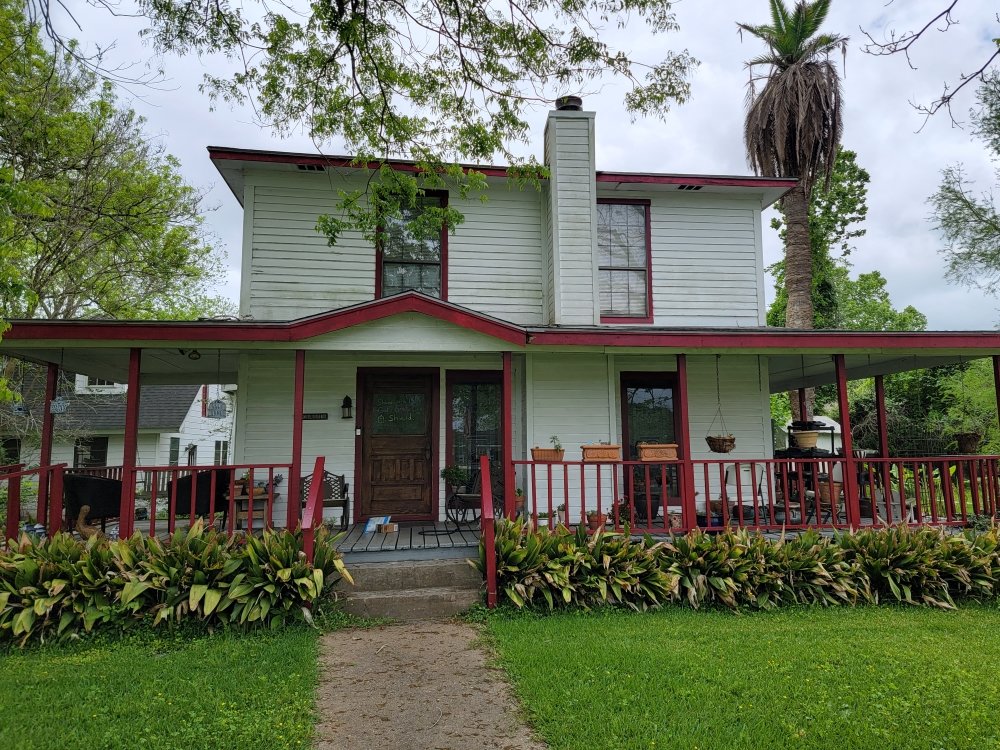 Slide of Dave's Discount Roofing