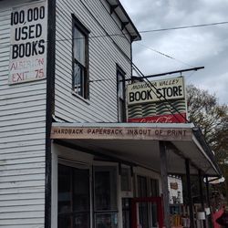 Montana Valley Book Store - With an entrance like this, who could resist?