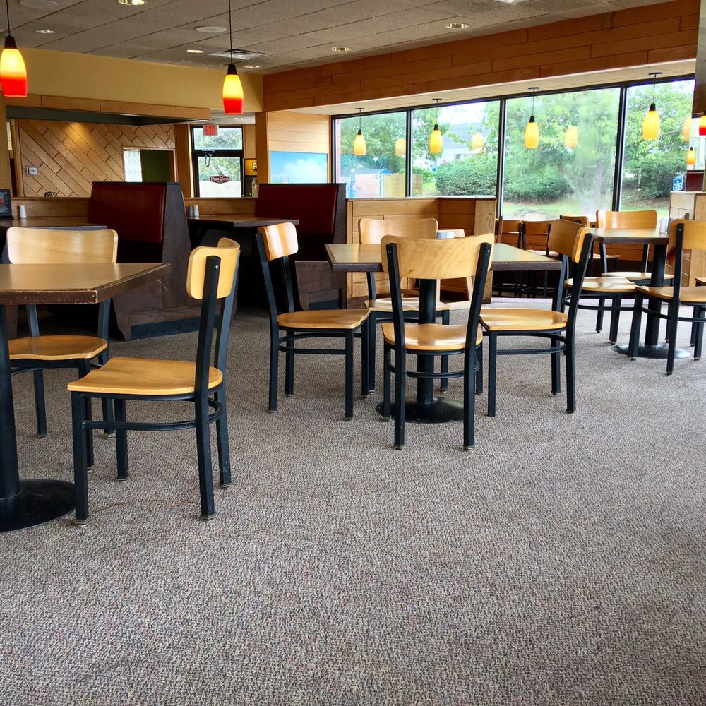 Papa Gino's Pizzeria - Looks the same way it has for 20 years! - Pizza Near Me - Orleans, Massachusetts Papa Gino's Pizzeria - Looks the same way it has for 20 years! - Pizza Near Me - Orleans, Massachusetts