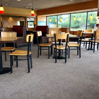 Papa Gino's Pizzeria - Looks the same way it has for 20 years! - Pizza Near Me - Orleans, Massachusetts
