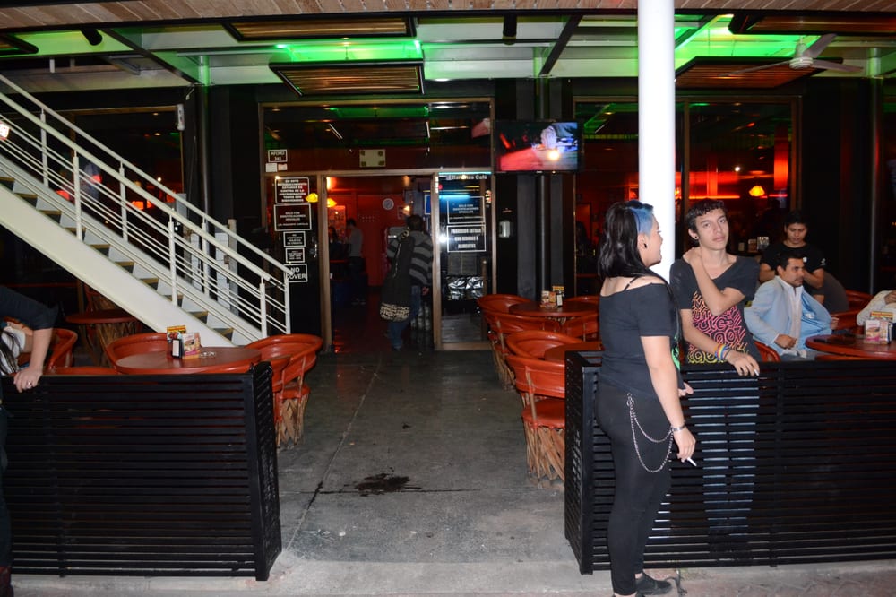 BANANAS Updated August 2024 56 Photos & 25 Reviews Av