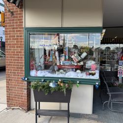 Old North State Candy And Gifts - Dressed up display window